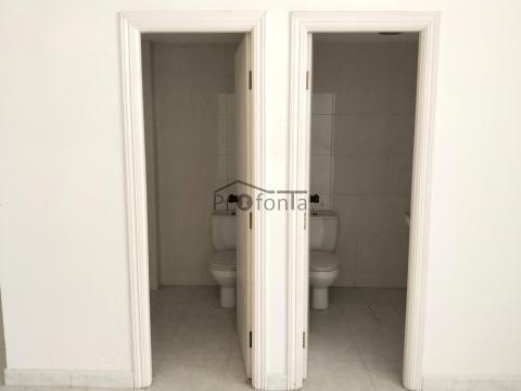Baños, local comercial